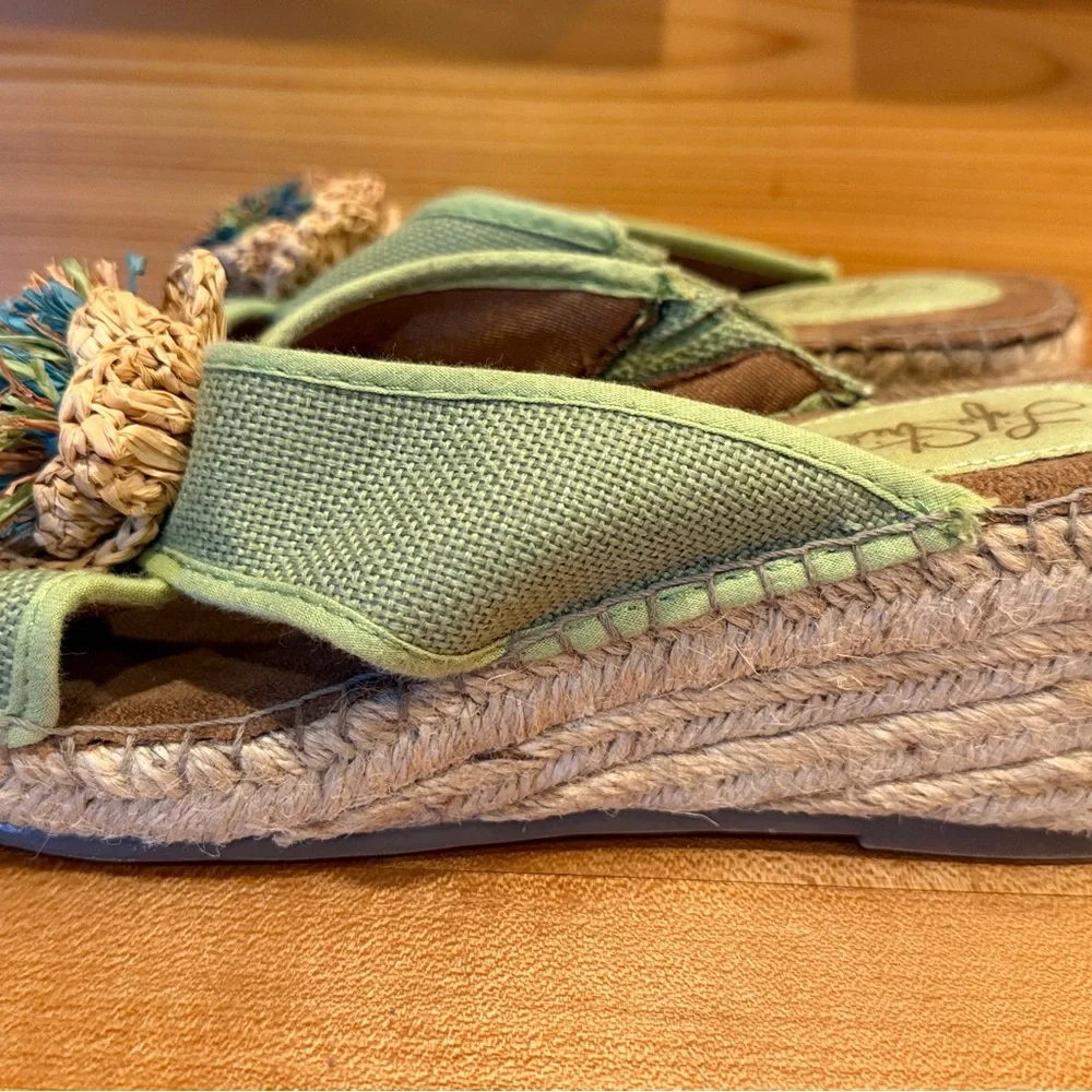 Life Stride Green Espadrilles with Floral Detail‎